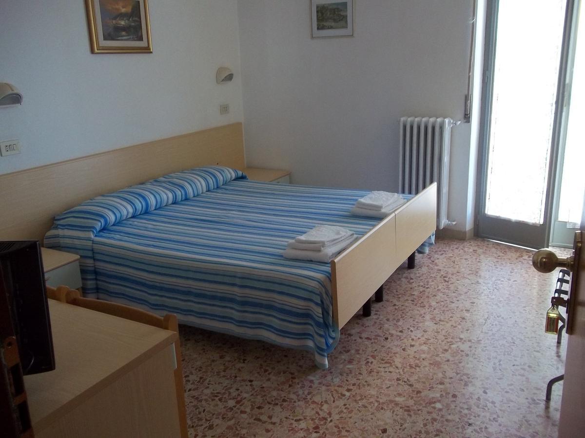Hotel Italia Сенигалия Екстериор снимка