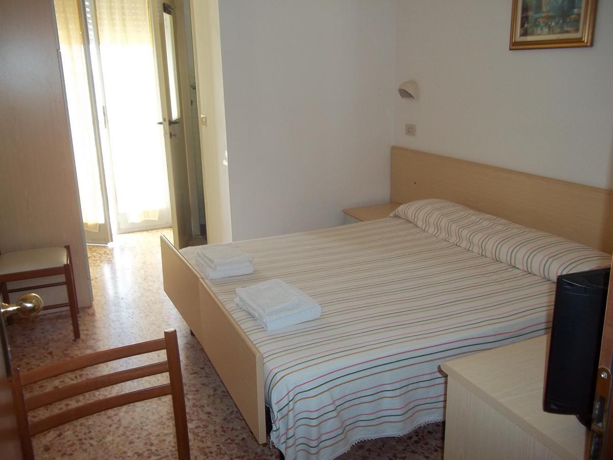 Hotel Italia Сенигалия Екстериор снимка