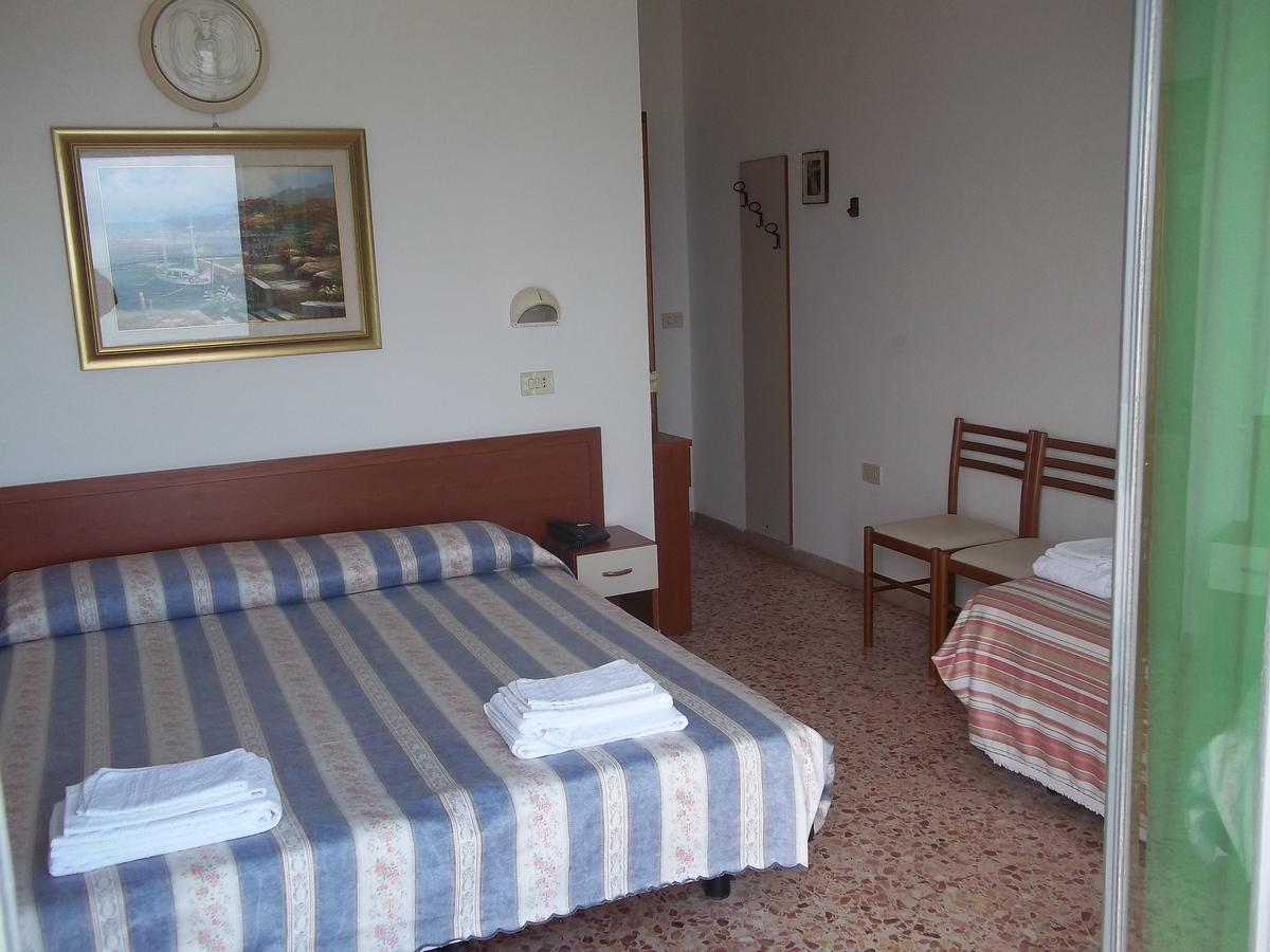 Hotel Italia Сенигалия Екстериор снимка
